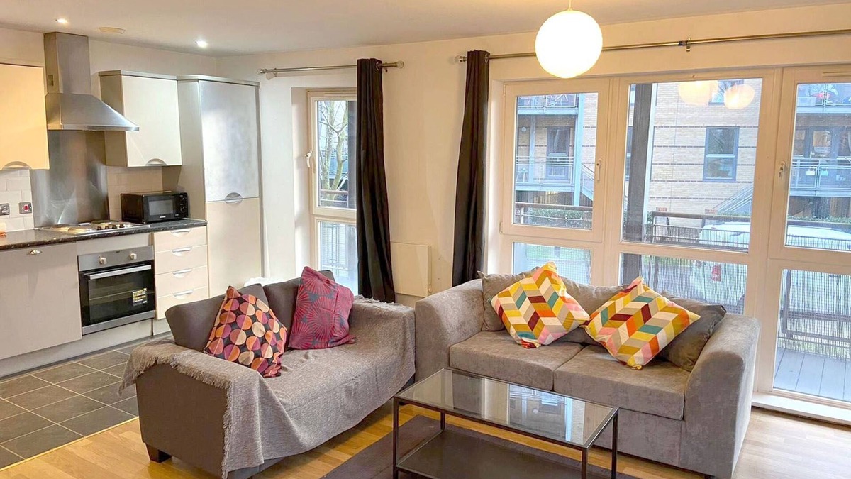 Upper Clapton Apartment | Fenland House 3 Bedroom Aparmtnet E5
