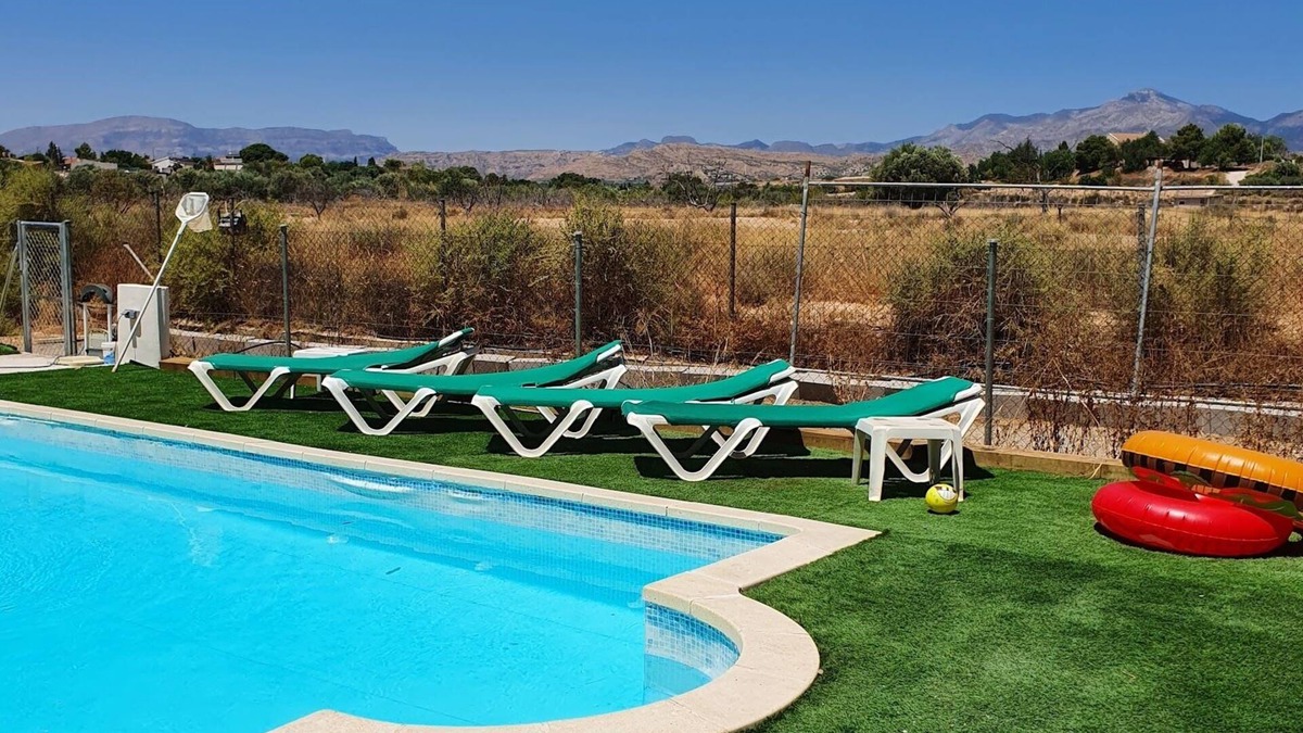 Alicante Cottage | Fenollar horses&dogs country garden cottage.