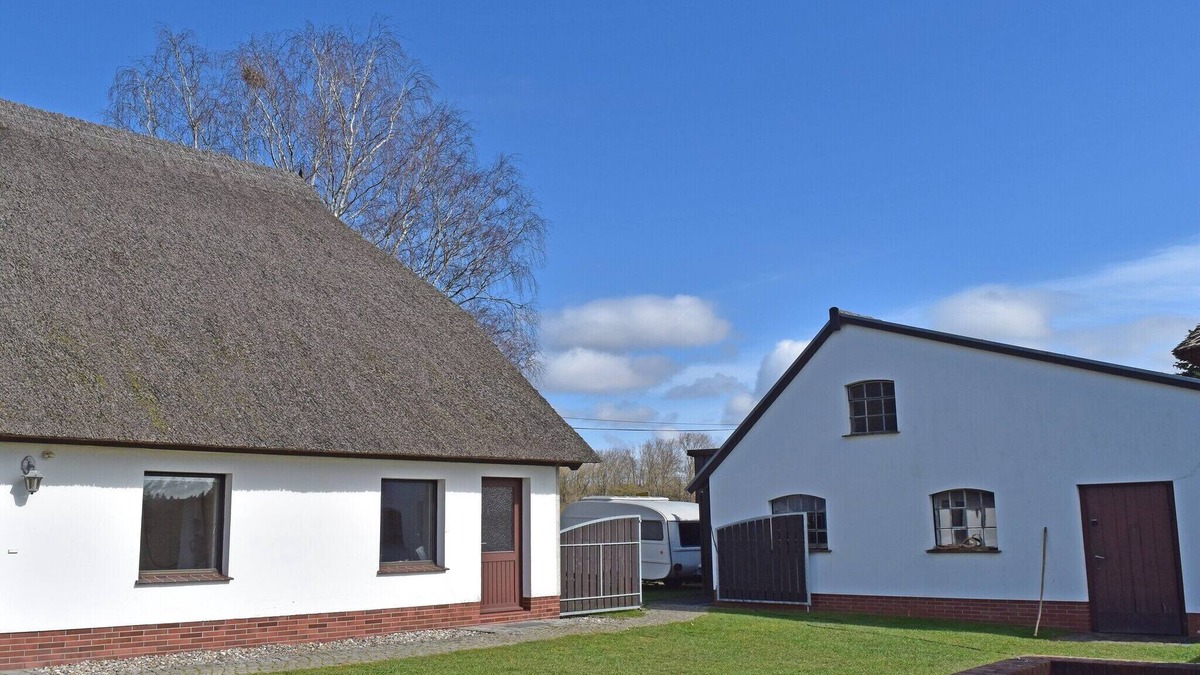 Alt Bukow Apartment | Ferien unterm Reetdach bis zu 6 Personen