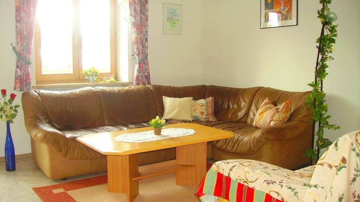 Friedenfels Apartment | Feriendomizil (55 m2) im Naturpark Steinwald mit Südbalkon und Kachelofen