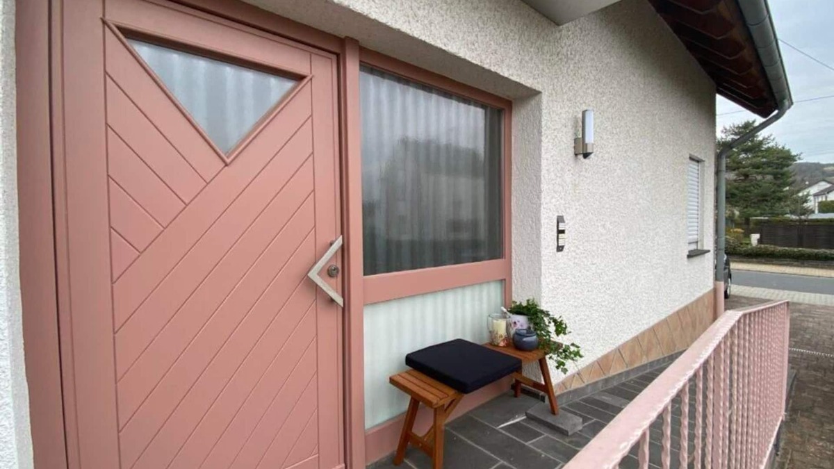 Kottenheim Apartment | Feriendomizil Marika - 5-bed vacation apartment shower/WC, 2 bedrooms