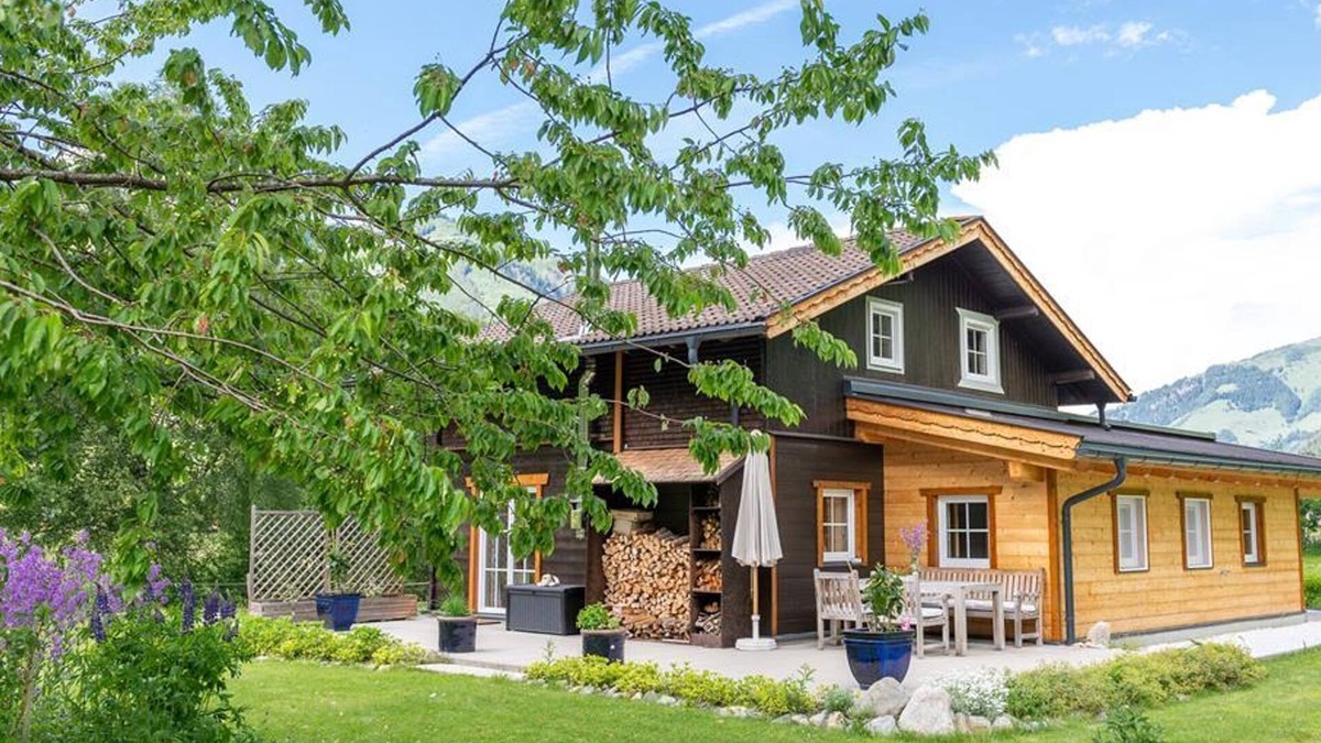 Woerth House | Ferienhaus Corelli - Ferienhaus, Dusche und Bad, WC, 2 Schlafräume