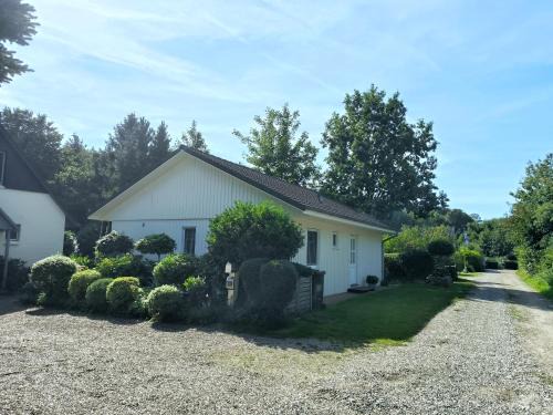 Tarp House | Ferienhaus Inger - stilvolles und modernes Ferienhaus mit Terrasse und Gartennutzung