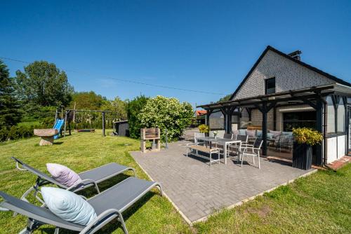 Zirkow Apartment | Ferienhaus Landlust - Erholung mit Fasssauna und Whirlpool nahe Binz!