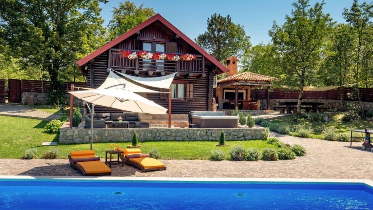 Klana Villa | Ferienhaus Lisac by Villas Guide