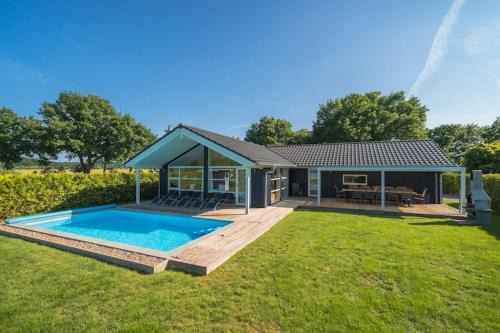 Dummer House | Ferienhaus mit Pool und Sauna am Duemmer See