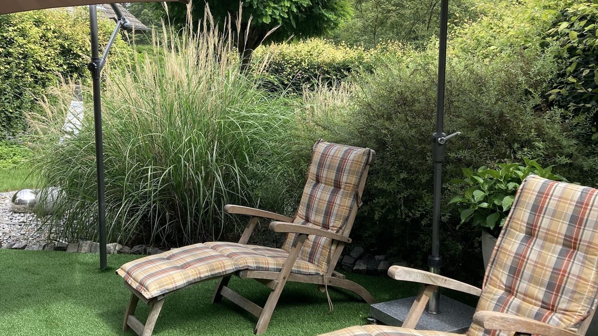 Elten Apartment | Ferienhaus/Wohnung auf dem Eltenberg 9 Personen,4 Badezimmer, Terrasse im Grünen