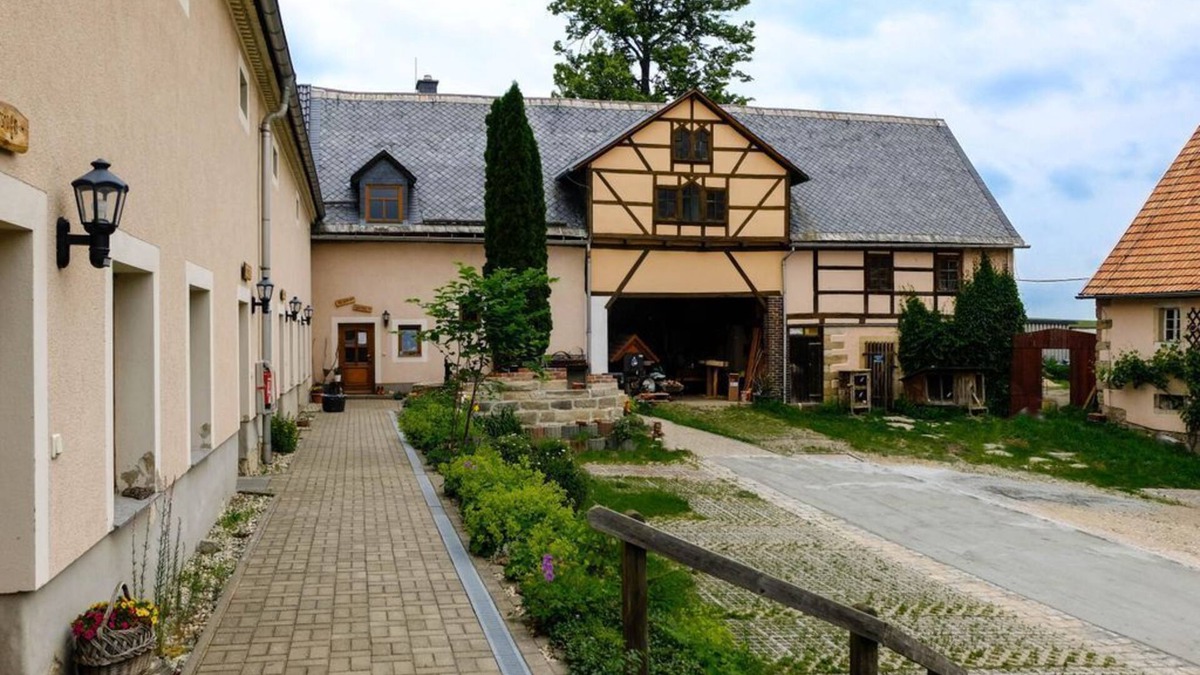 Hockendorf Apartment | Ferienhof Näcke with braiding workshop - apartment/apartment, shower, WC