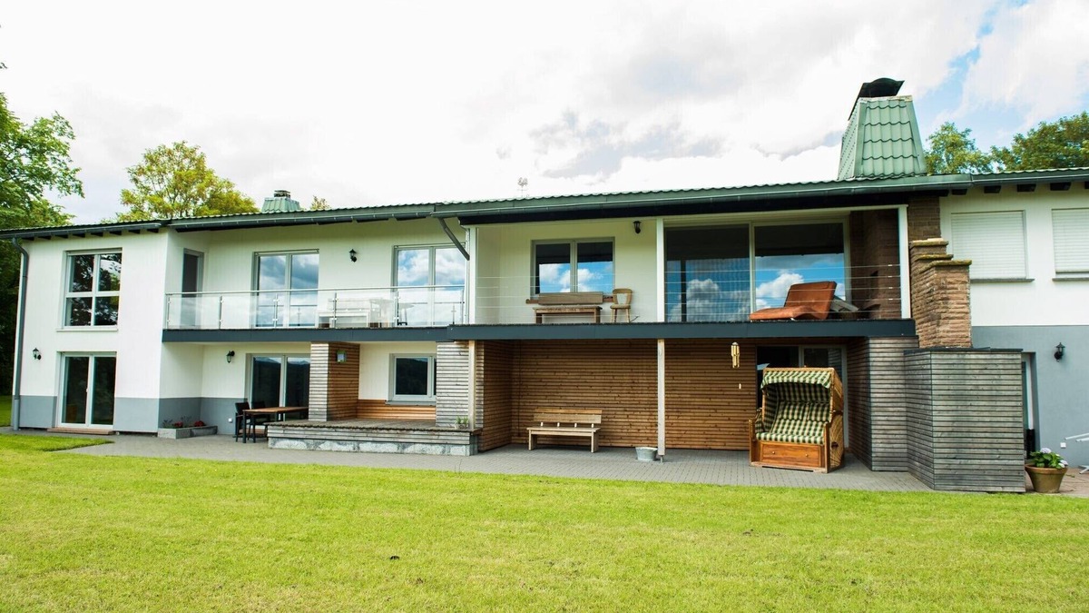 Stadtkyll Apartment | Ferienhof - Weites - Land, large apartment with terrace, garden and children's playground