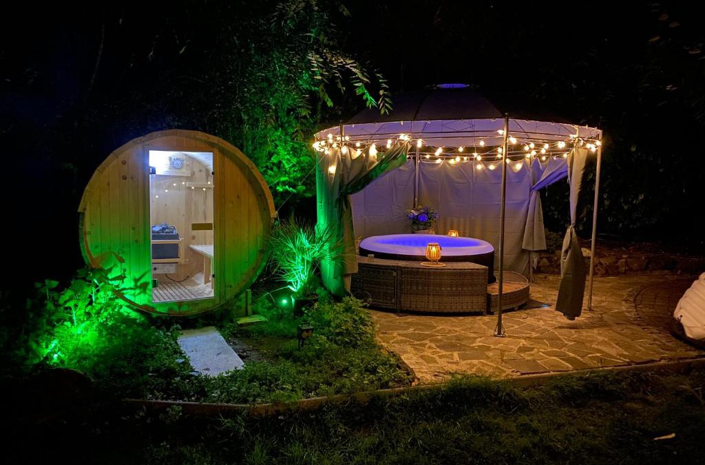 Gotterswickerhamm Villa | Ferienvilla Whirlpool Fasssauna direkt am Rhein