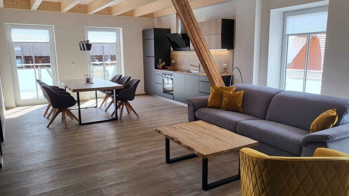 Feuchtwangen Apartment | Ferienwohnung 2 mit Balkon und Whirlwanne