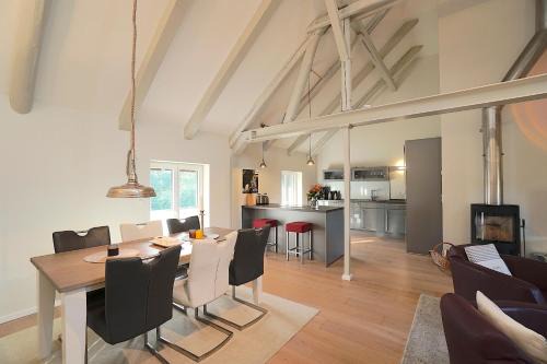 Borgwedel Apartment | Ferienwohnung Am Apfelbaum - romantische Remise direkt am Golfplatz und der Schlei