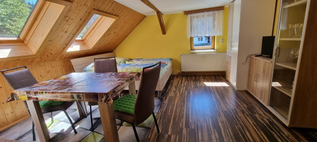 Neuhausen Apartment | Ferienwohnung am Fuße des Schwartenberges