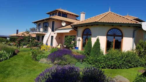 Zweedorf Apartment | Ferienwohnung "Am Grün"