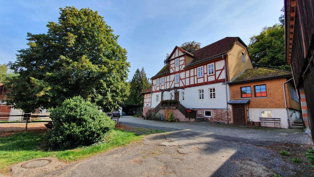 Bad Hersfeld Apartment | Ferienwohnung auf idyllischen Gestüt auf historischen Gutshof in Hessen
