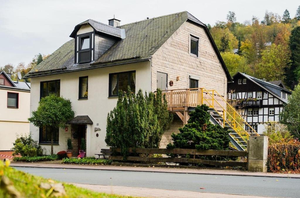 Schwalefeld Apartment | Ferienwohnung bei Willingen mit Garten