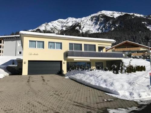Lantsch-Lenz Apartment | Ferienwohnung Diala