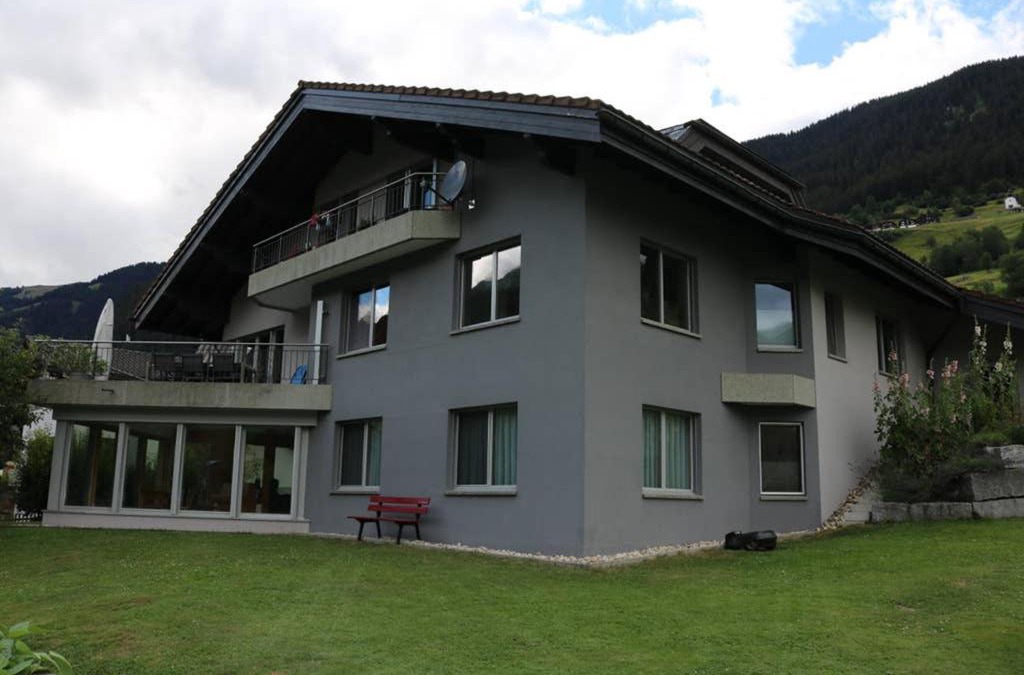Sumvitg Apartment | Ferienwohnung für 5 Personen in Cumpadials, inmitten der Surselva