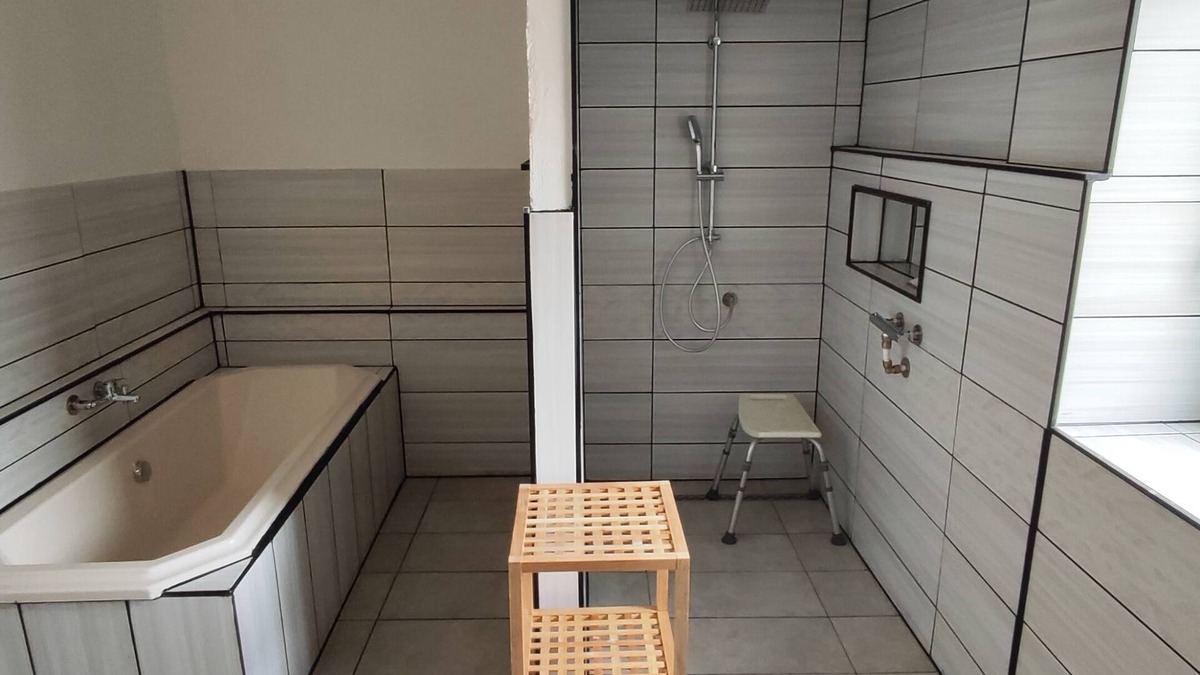 Lauchhammer Apartment | Ferienwohnung für Familien, Urlauber & Monteure bis max 7 Personen & Haustiere