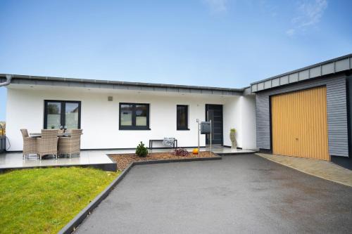 Burbach Apartment | Ferienwohnung "iewer der Schaff" - KEINE Monteurzimmer