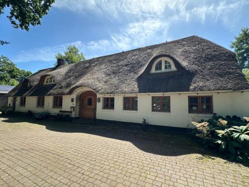 Ahrenviol Apartment | Ferienwohnung im Reetdachhaus Hallerhus