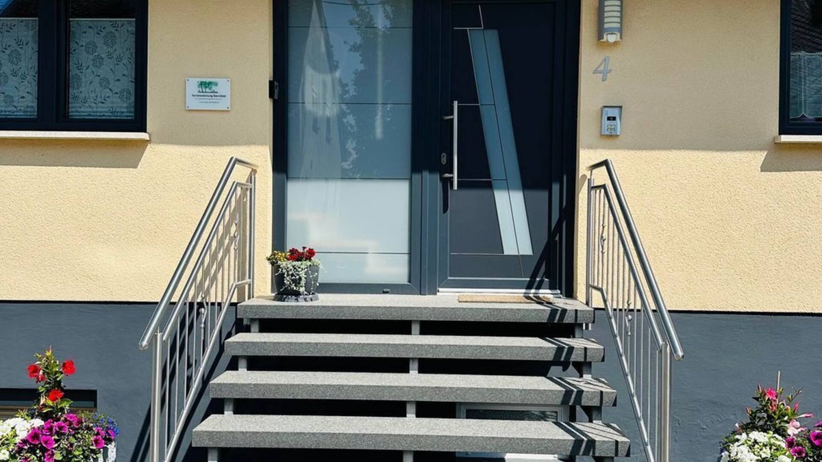 Osburg Apartment | Ferienwohnung Sternfeld - Apartment/flat, shower and bathtub, 1 bedroom