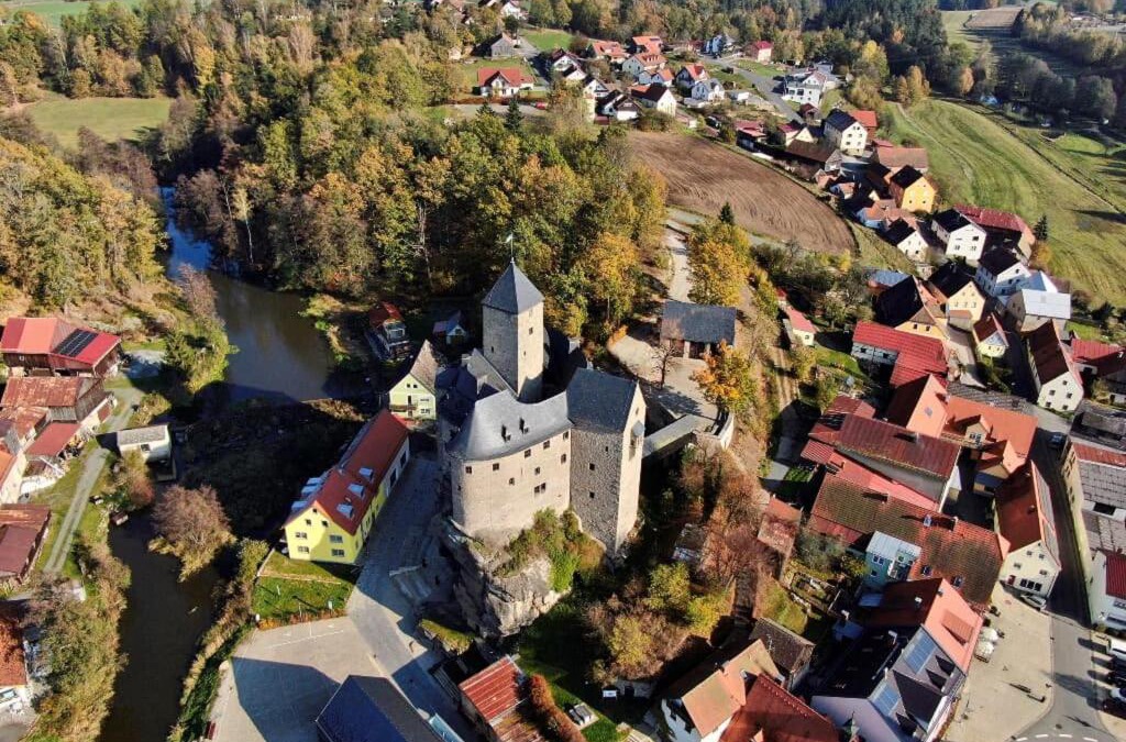 Falkenberg Apartment | Ferienwohnung und Sommerhaus unter der Burg
