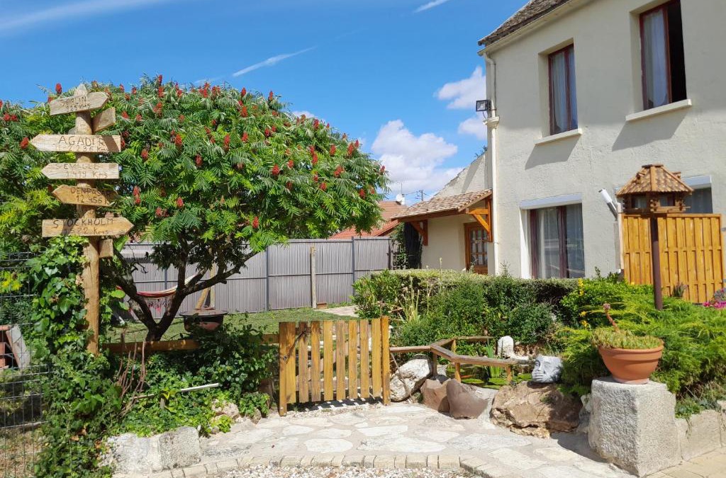 Neauphlette Apartment | Ferme de Beaulieu, appartement avec jardin privatif