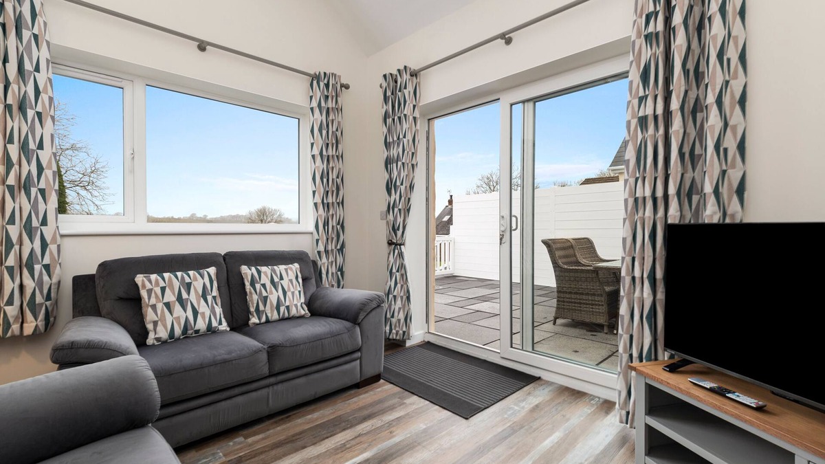 Begelly House | Fern Cottage - Dog Friendly Cottage with Hot Tub