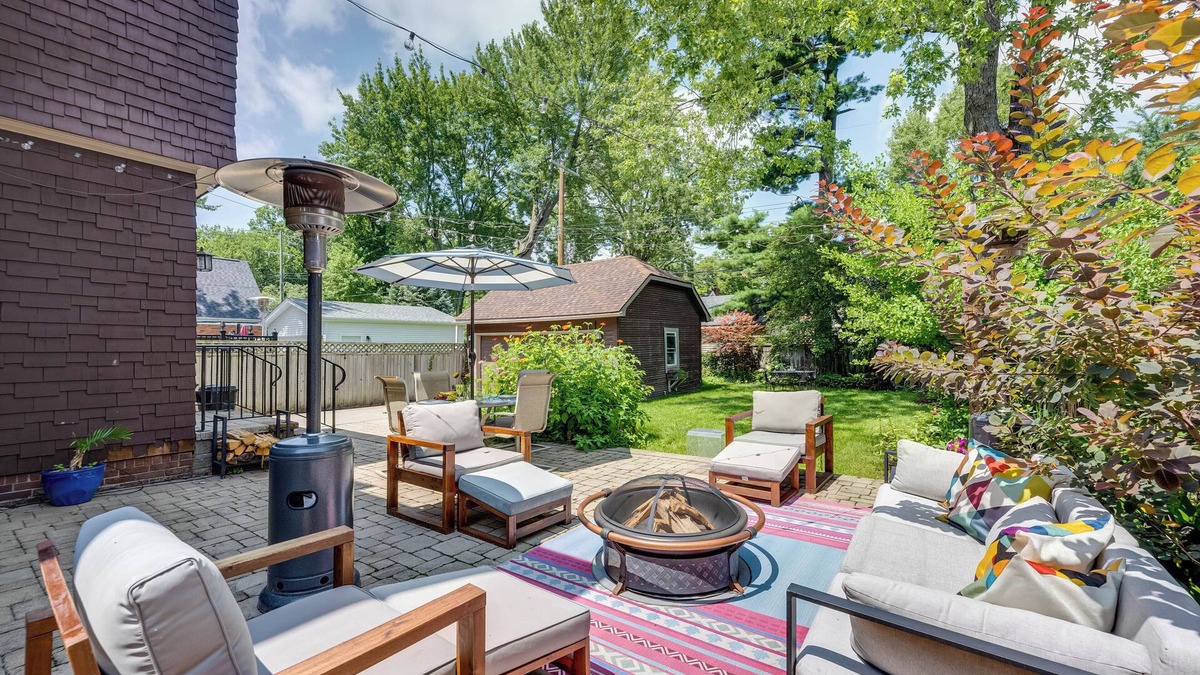 Ferndale House | Ferndale Gem, Walk to Stores & Restaurants!