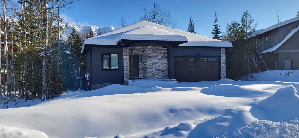 East Kootenay House | Fernie Escape - Mountain Home on the Ski Hill