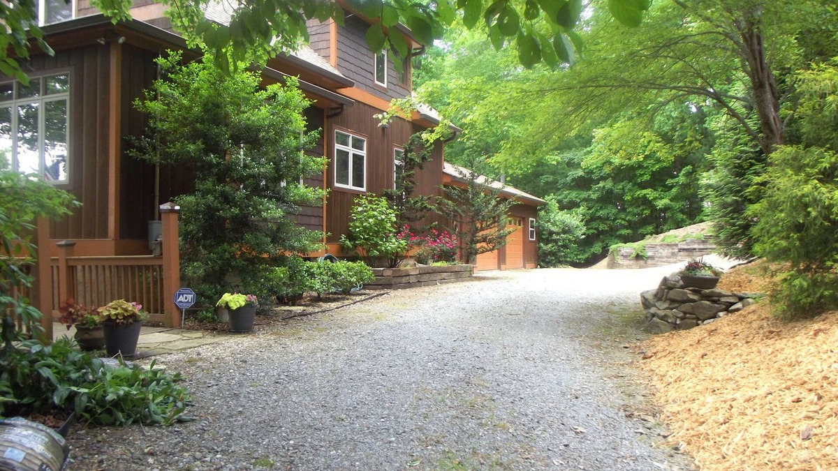 Chatsworth House | Fernwood's Rustic Elegance-Now booking long term vacation stays-90 day minimum