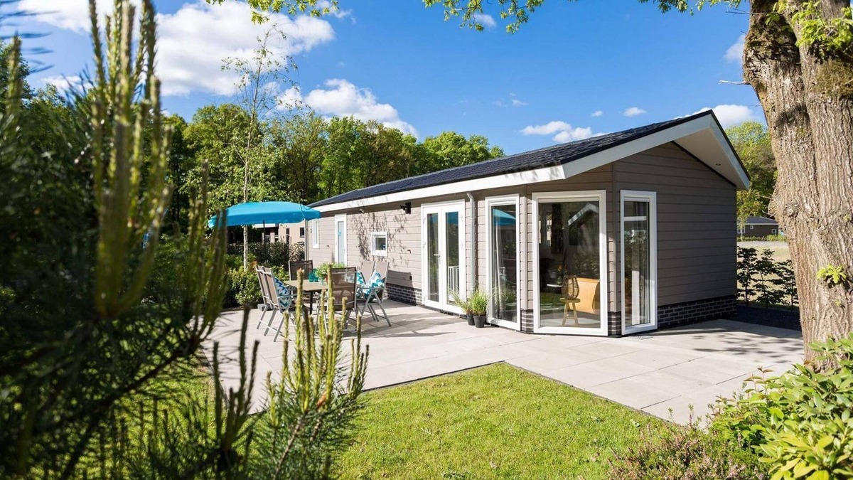 Lageweg Ski Chalet | ✓ Ferox at Parc de IJsselhoeve ✓ Holiday home for 5 persons ✓ Located in Nieuwerkerk aan den IJssel (Zuid-Holland) ✓ Holiday park next to the IJssel ✓ Book directly through the park