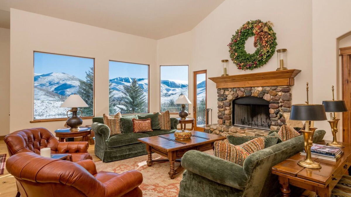 Highlands House | Festive Dates Available! Spacious Mountain Home with WIFI, Pool Table, and Panoramic Views