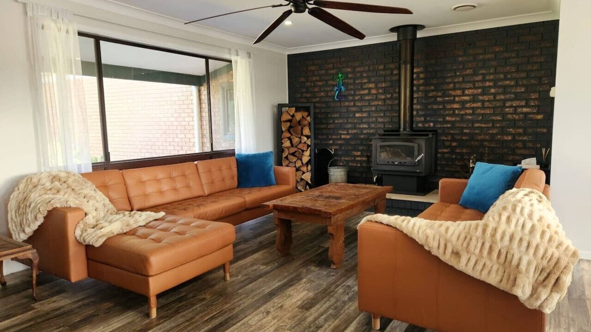 Clarence House | Fettlers Lodge - zigzag railway, peaceful, acreage