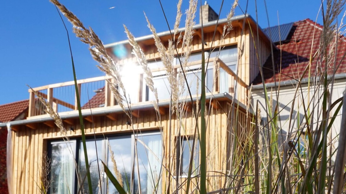 Bad Freienwalde Apartment | Fewo EG am Fluss mit Terrasse - Eine Grüne Oase