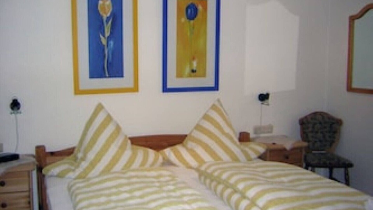 Minheim Apartment | Fewo Kuckucksnest enjoy the morning sun on the balcony.