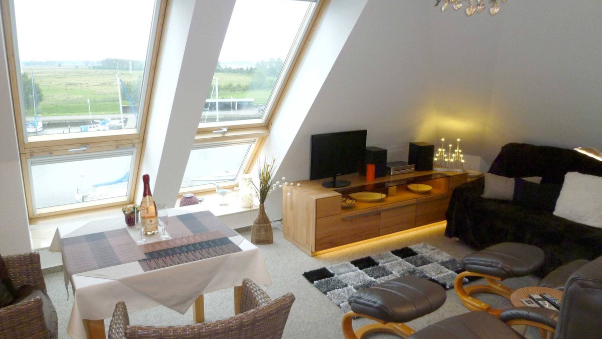 Karlshagen Apartment | FEWO SEGELHAFENIDYLL, direct and quiet waterfront location, WLAN - vacation apartment