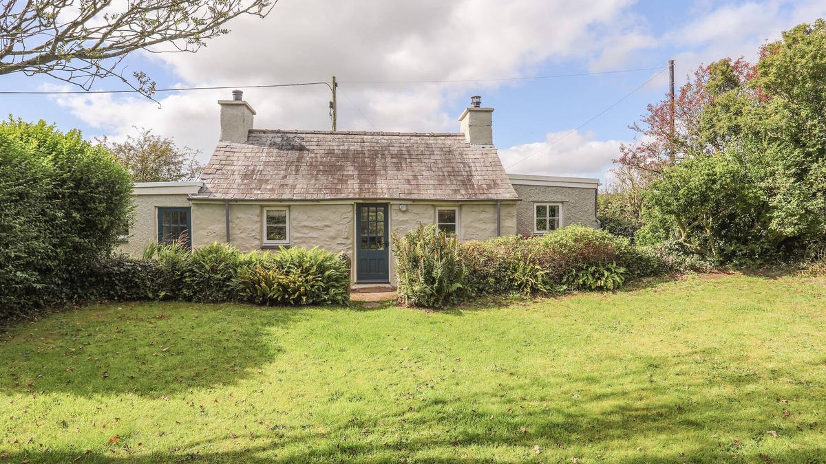 Bodorgan Cottage | Ffrwd Cottage