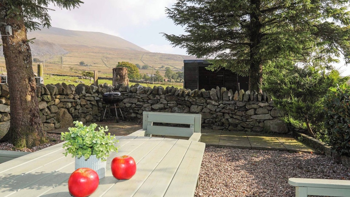 Brynrefail House | Ffynnon Bach