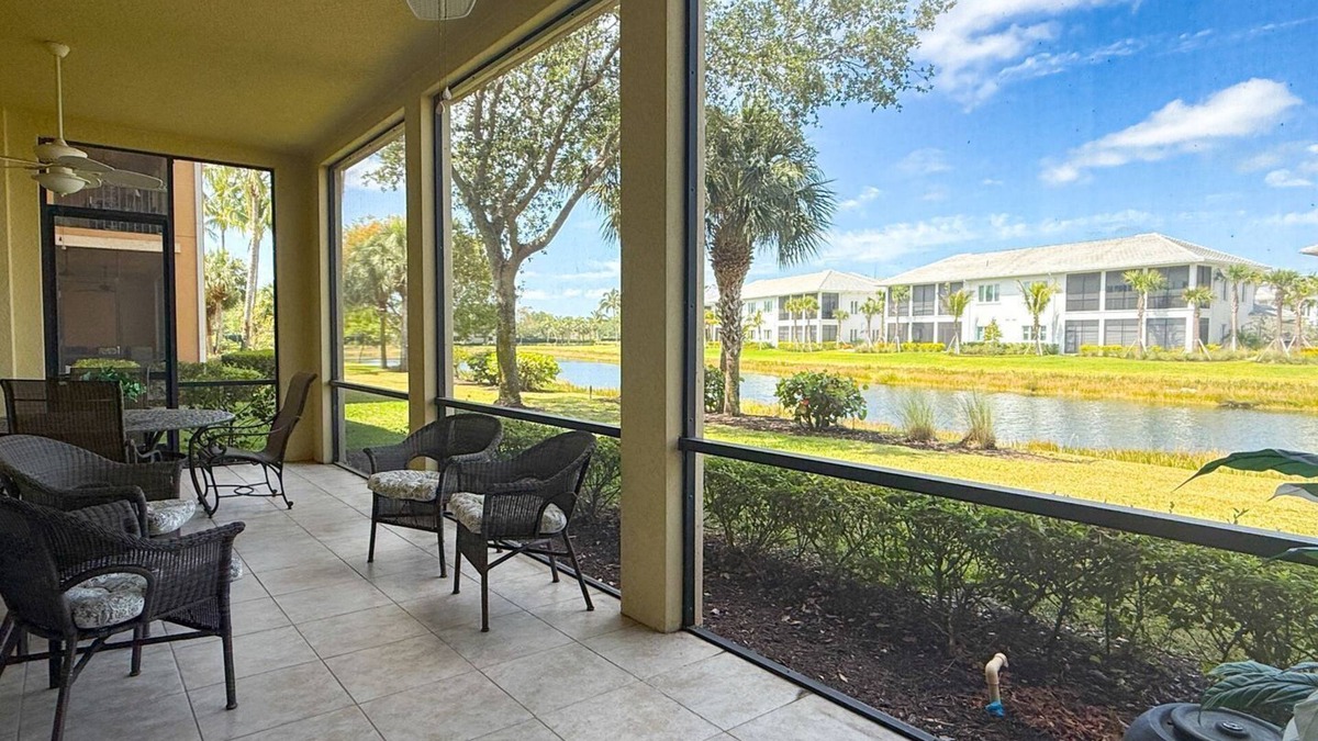 Naples House | FIDDLER'S CREEK 3/3 WATERFRONT COACH HOME, SOCIAL MEMBERSHIP TO FIDDLER'S CREEK