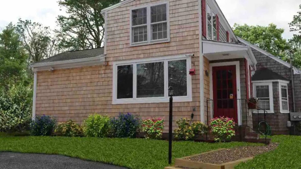 Harwich Port House | Fido friendly Walk to Red River Beach - Sleeps 20 - Hot tub - Bring your boat!