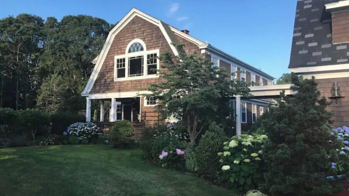 Saunderstown House | Field House, entire house Plum Beach, RI,