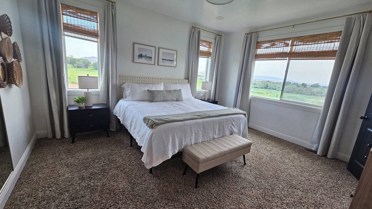 Lapoint House | Fieldview - Charming 3-bedroom house, peaceful cul-de-sac, stunning field views