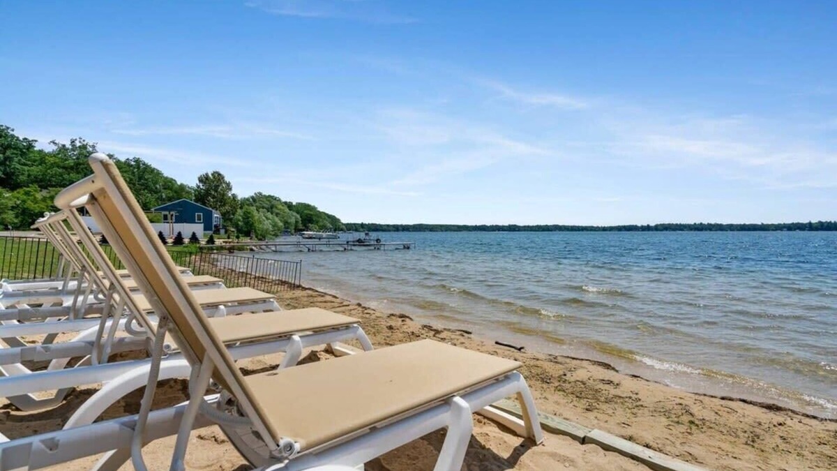 Mayfield Apartment | Fife Lake loft style room with lake views- Kitchenette only