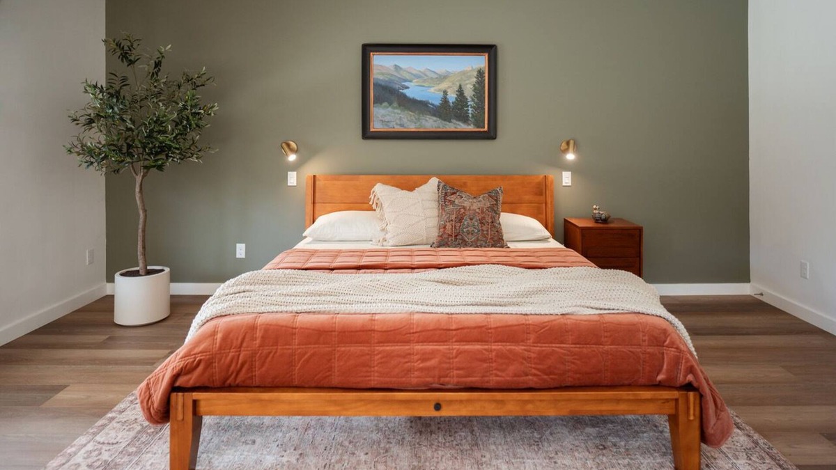 Fig Garden Apartment | Fig StudionStudio apartment walking distance from Fig Garden Village.