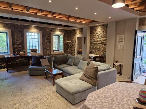 Oichalia Villa | Filia Country House Family and Group Friendly Vacation Rental