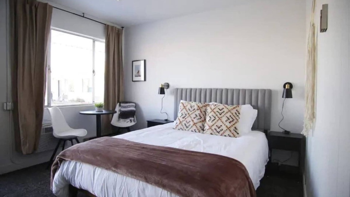 Fillmore Apartment | Fillmore Lodge: Cozy 1-Queen Room at a BEST Price
