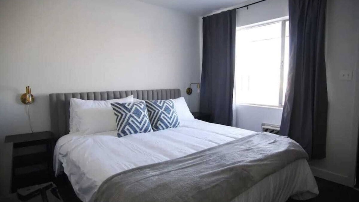 Fillmore Apartment | Fillmore Lodge: One King Room with Lowest Rates!