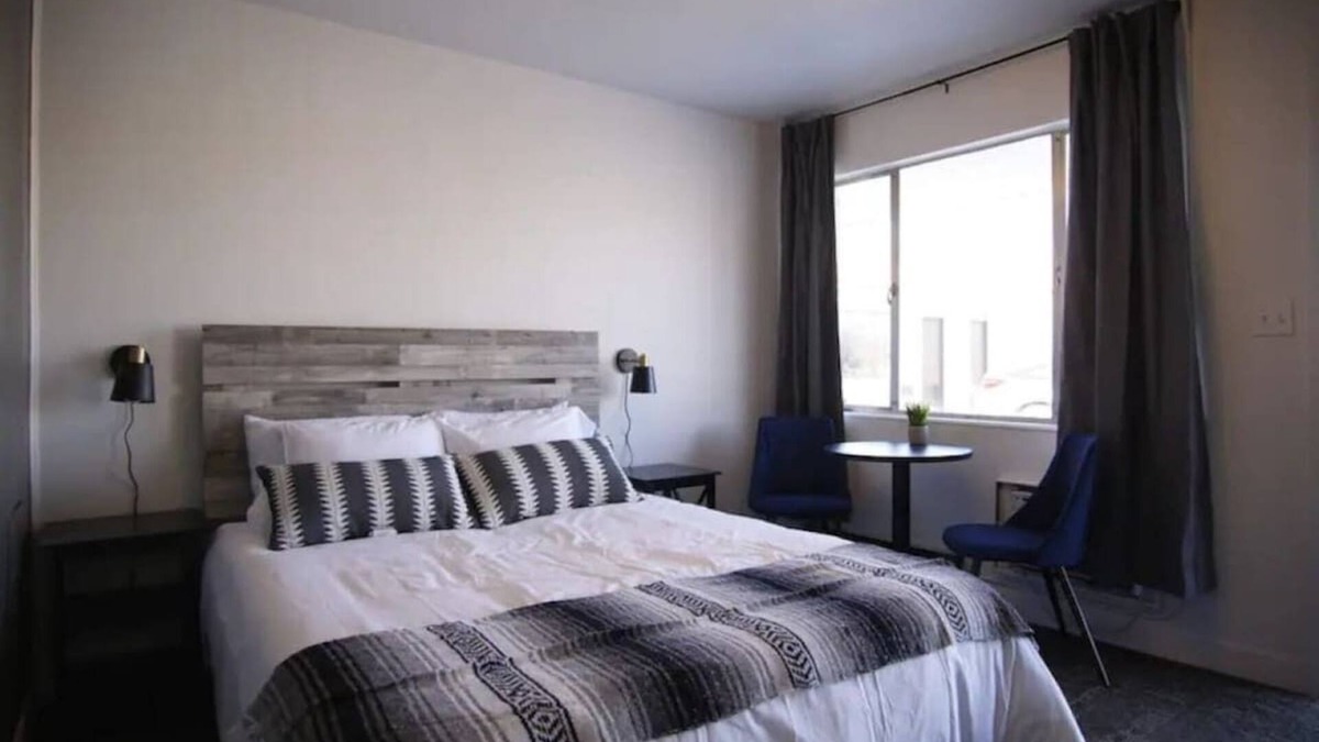 Fillmore Apartment | Fillmore Lodge: Private Queen Room, Lowest Price!